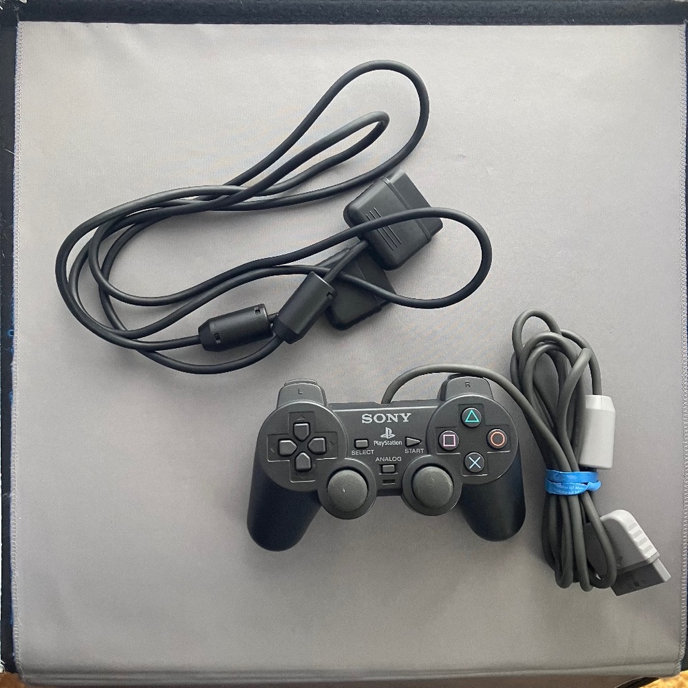 Sony PlayStation Game analog controller, SCPH-1200 w/ additional extension cord
